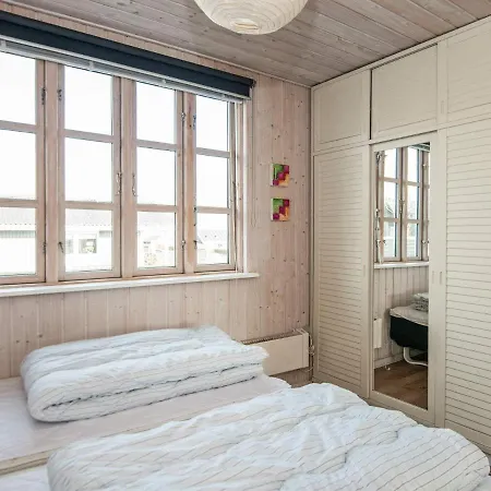 5 Person Holiday In *